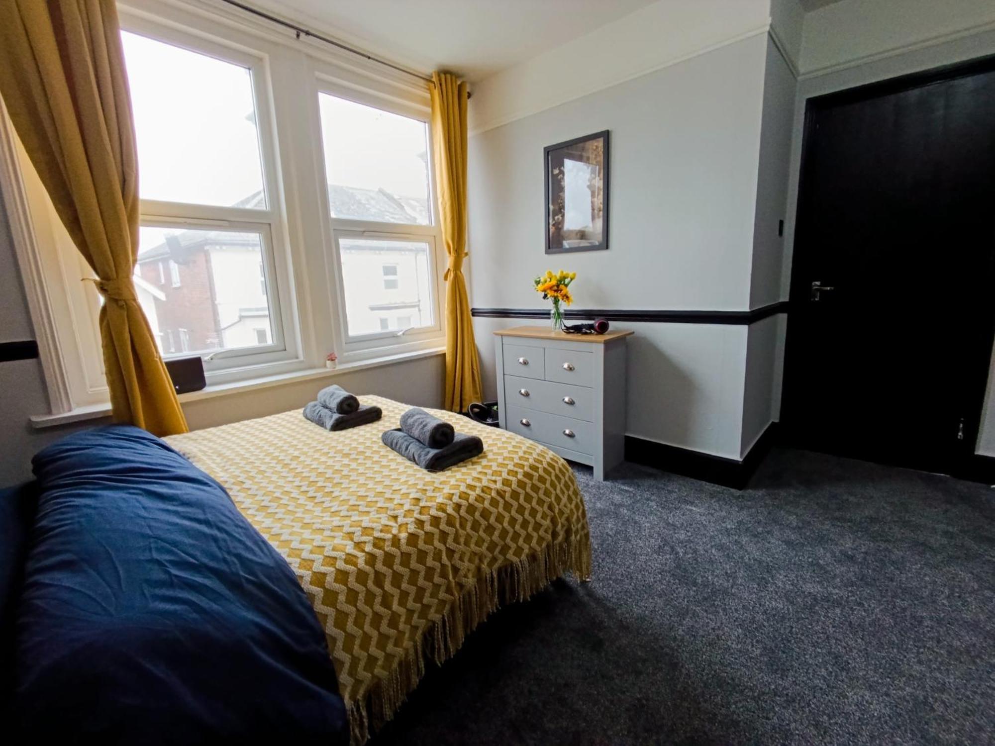 Appartamento Open Mind Leisure - 4 Beds & Free Parking Portsmouth Esterno foto